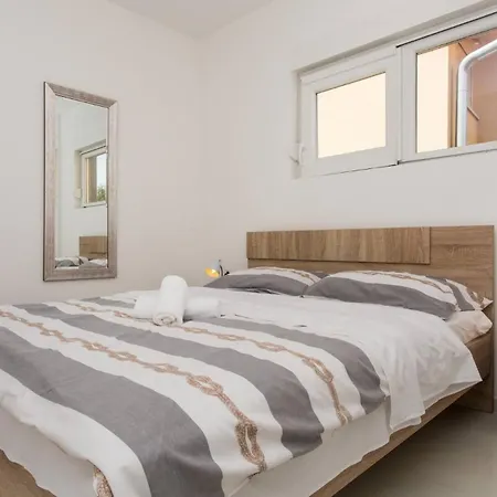 Bernardeta 1 3* Baška