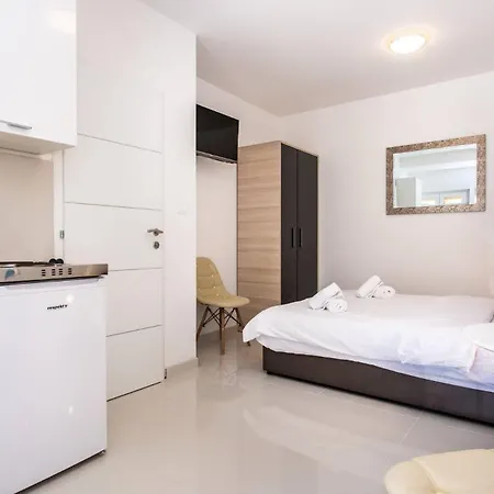 Bernardeta Guest house *