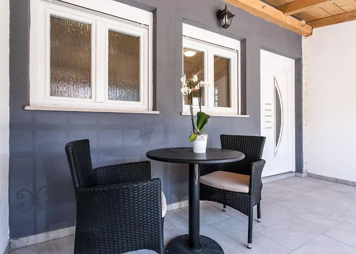 Πανσιόν Bernardeta 1 3*