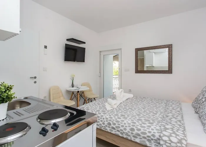 Πανσιόν Bernardeta 1 Baška